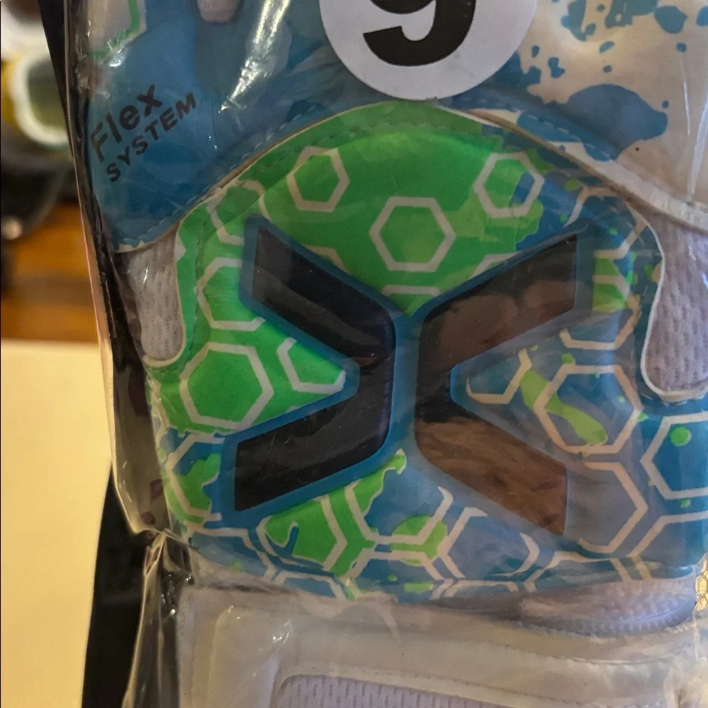 Strikorex Goalkeeper Gloves in Black with White Graphics - Picture 5 of 5